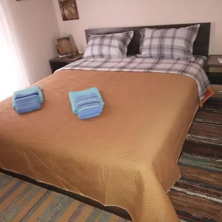 Up To 5 Guests - Cosy Apt In The Center! *